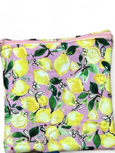 Load image into Gallery viewer, Leak-Proof Reusable Waterproof Wet Bag with Zipper Closure - Ideal for Cloth Pads - Eco-Friendly and Versatile Waterproof Pouch