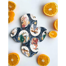 Load image into Gallery viewer, 8 inch heavy liner absorbency reusable cotton pads, sanitary napkins, reusable pads, vintage animals, teenager gift, women’s gift, first pad