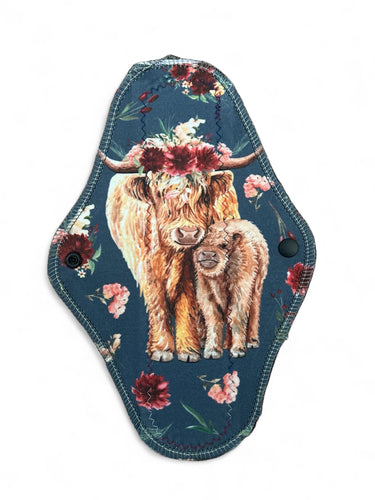 10-Inch Eco-friendly Reusable Pads Set with Cute Blue Highland Cows Print - Heavy Absorbency & Organic Cotton Topper